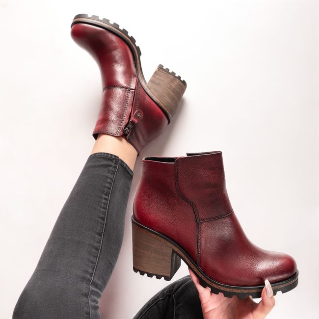 Minimal Ankle Boots - Red