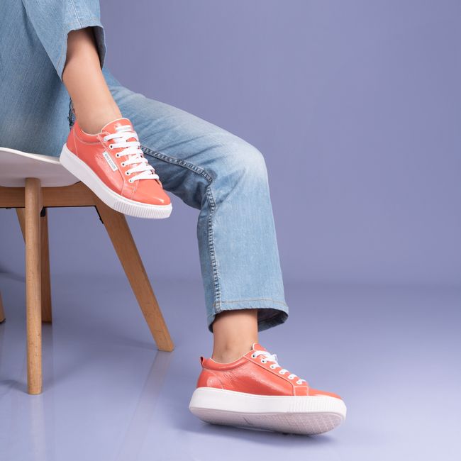 Rustic Oak Trainers - Red